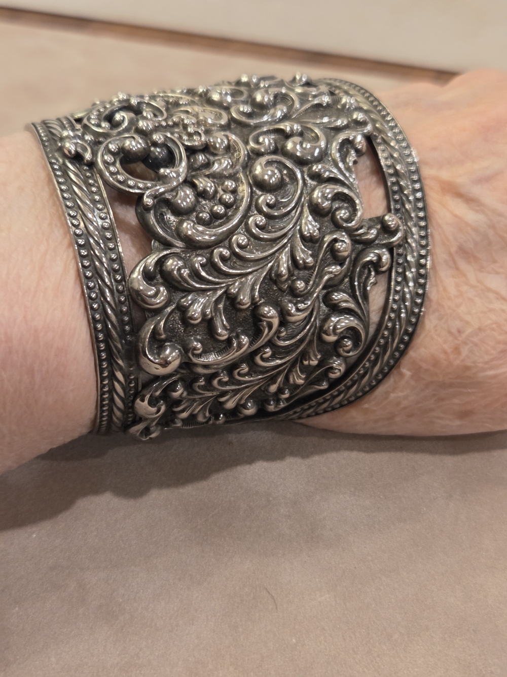 Fabulous 1950's Napier Ornate Filigree Silver-plated Cuff Bracelet - Picture 7 of 11